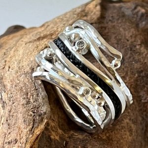 Zilveren organische ring met paardenhaar